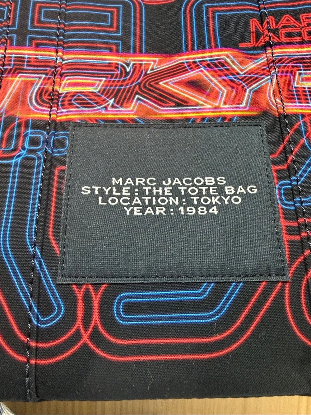 Marc Jacobs compact tote